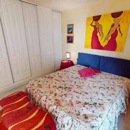 7vp - Beau Et Grand 2p Plein Centre Face Avec Parking * Menton