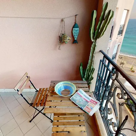 7vp - Beau Et Grand 2p Plein Centre Face Avec Parking * Menton